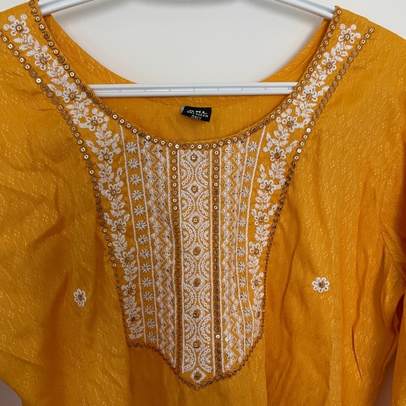Embroidered long kurta - Picture 3 of 5